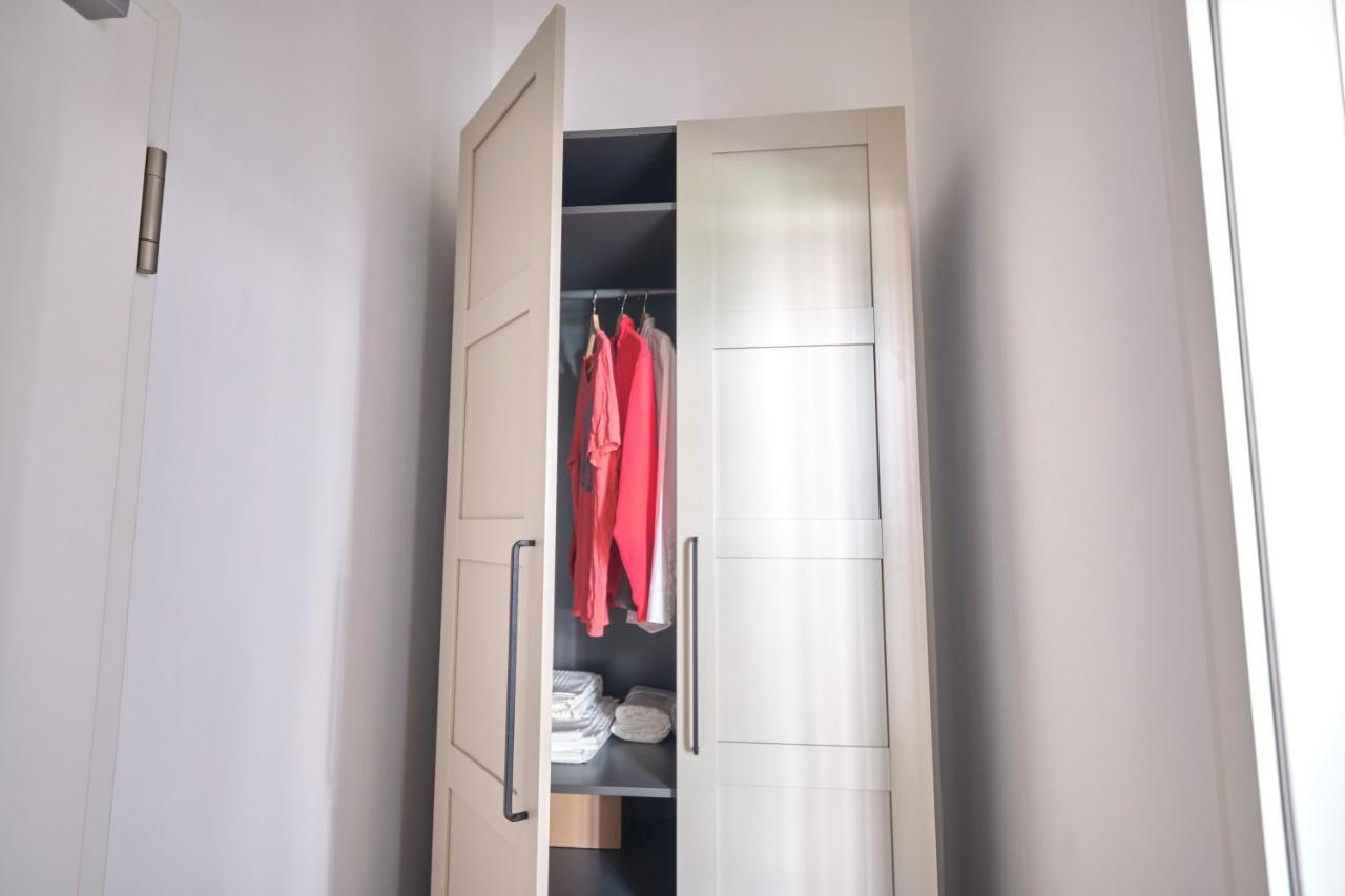 Historisches Deluxe Apartment Im Marianum นอยส์ ภายนอก รูปภาพ