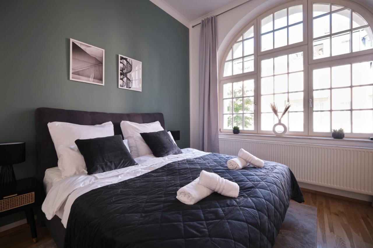 Historisches Deluxe Apartment Im Marianum นอยส์ ภายนอก รูปภาพ