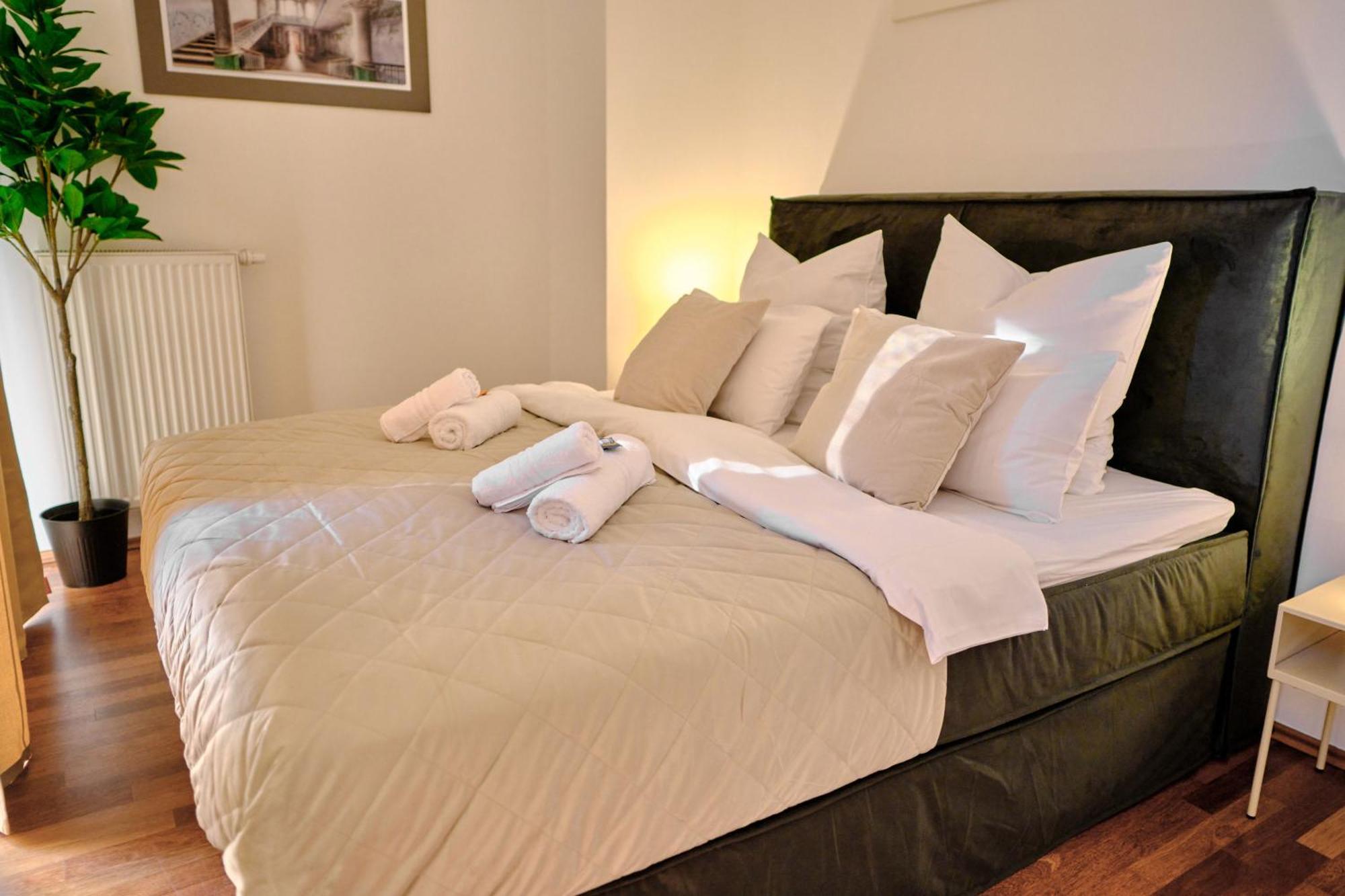 Historisches Deluxe Apartment Im Marianum นอยส์ ภายนอก รูปภาพ