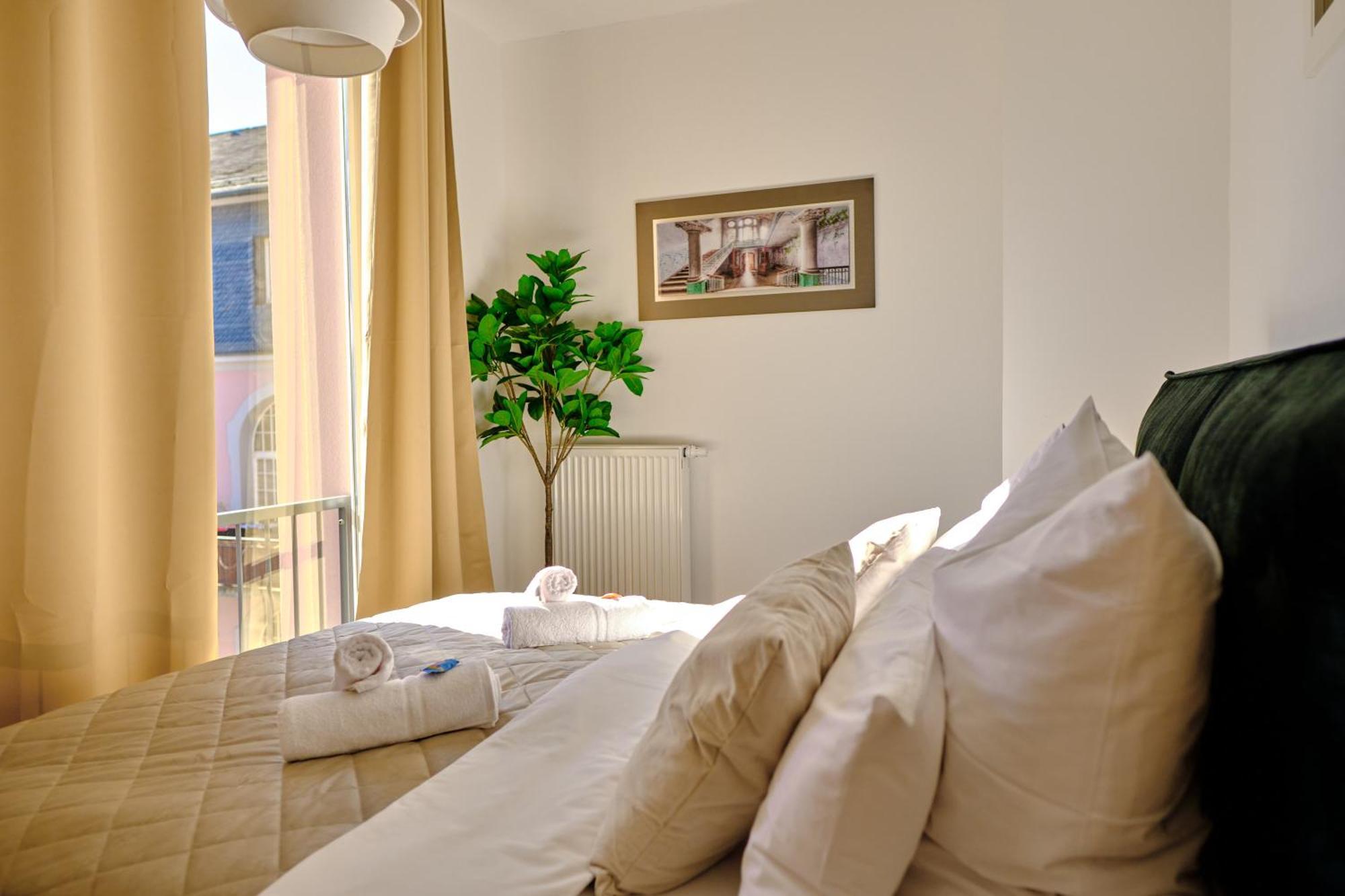 Historisches Deluxe Apartment Im Marianum นอยส์ ภายนอก รูปภาพ
