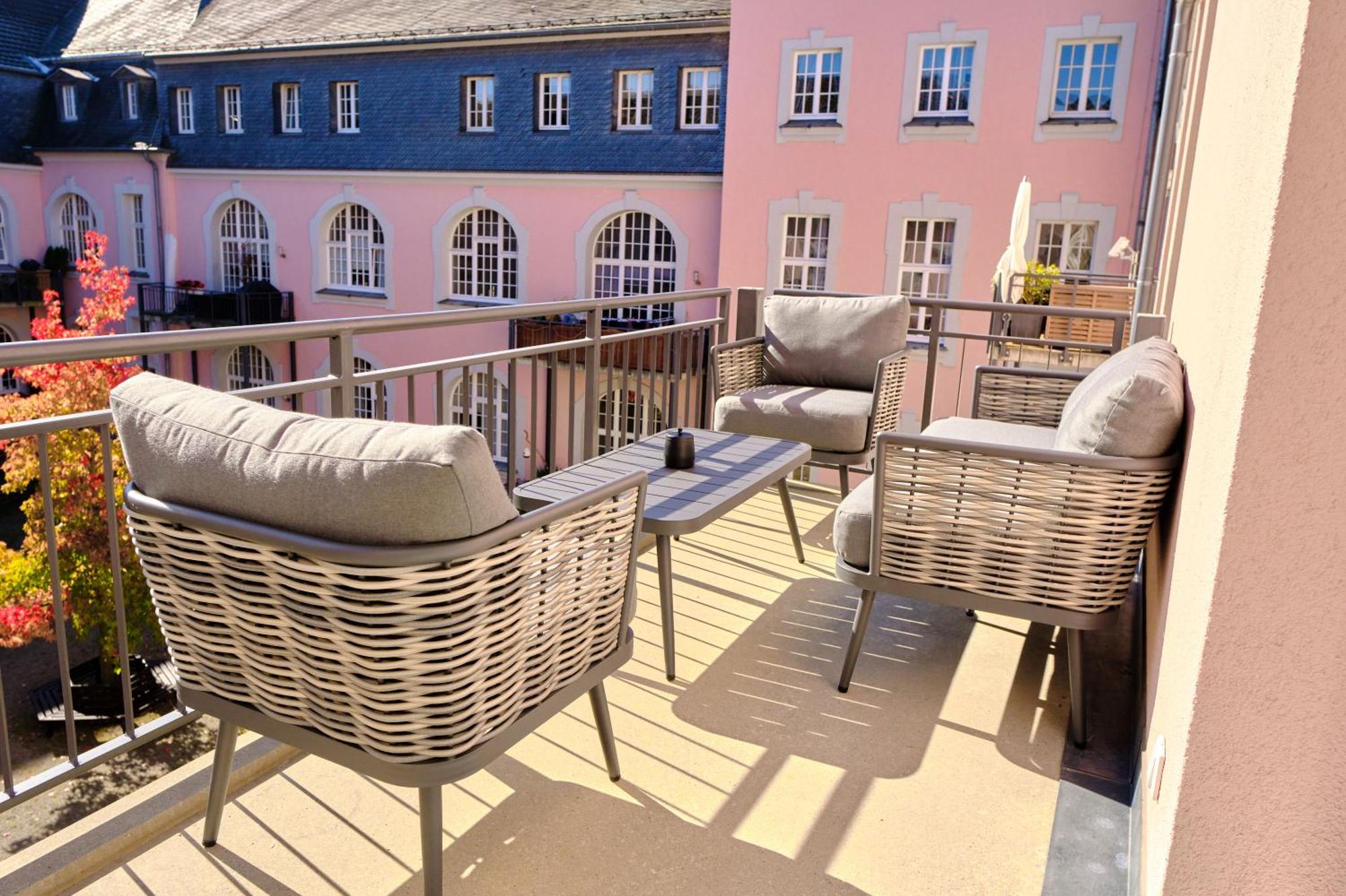 Historisches Deluxe Apartment Im Marianum นอยส์ ภายนอก รูปภาพ