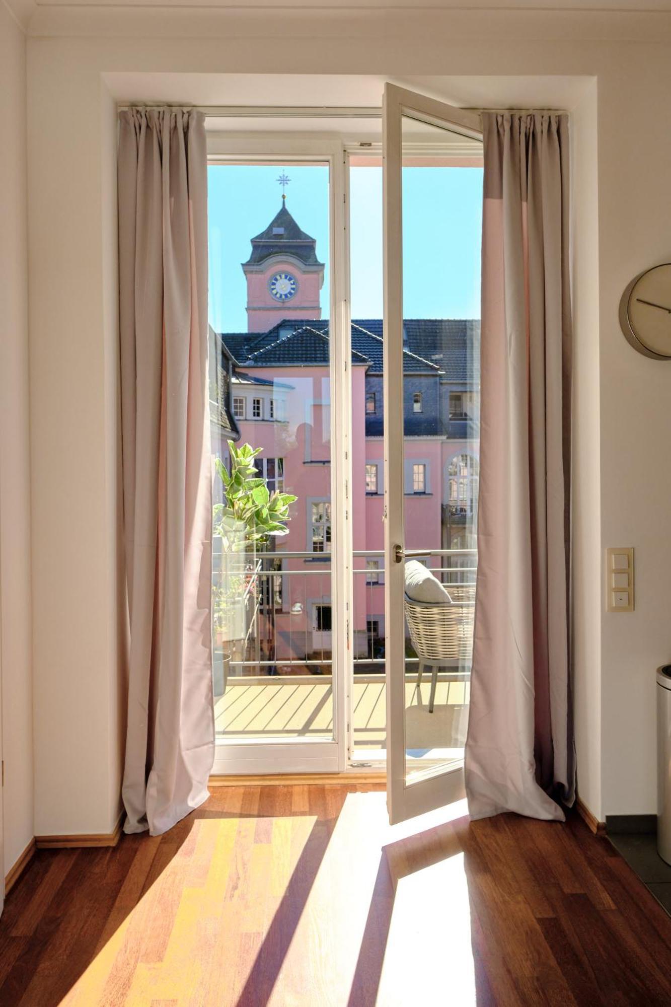 Historisches Deluxe Apartment Im Marianum นอยส์ ภายนอก รูปภาพ