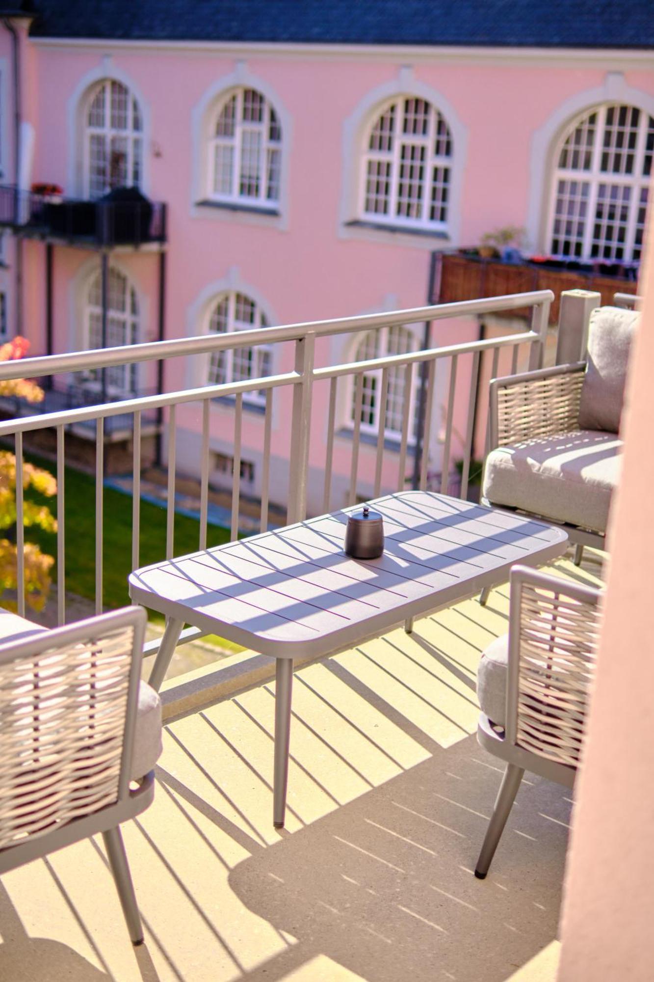 Historisches Deluxe Apartment Im Marianum นอยส์ ภายนอก รูปภาพ